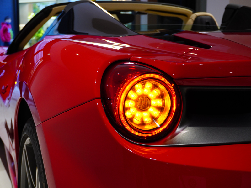 フェラーリ 488スパイダー F1 DCT　正規ﾃﾞｨｰﾗｰ車 ROSSOCORSA×CREMAﾚｻﾞｰ  20ｲﾝﾁ鍛造AW 電動ｼｰﾄ JBLｻｳﾝﾄﾞ ｶｰﾎﾞﾝｲﾝﾃﾘｱ ﾌﾛﾝﾄﾘﾌﾀｰ CCM SCM2