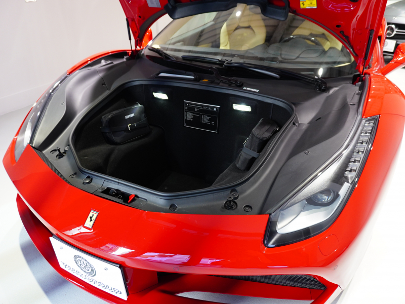 フェラーリ 488スパイダー F1 DCT　正規ﾃﾞｨｰﾗｰ車 ROSSOCORSA×CREMAﾚｻﾞｰ  20ｲﾝﾁ鍛造AW 電動ｼｰﾄ JBLｻｳﾝﾄﾞ ｶｰﾎﾞﾝｲﾝﾃﾘｱ ﾌﾛﾝﾄﾘﾌﾀｰ CCM SCM2