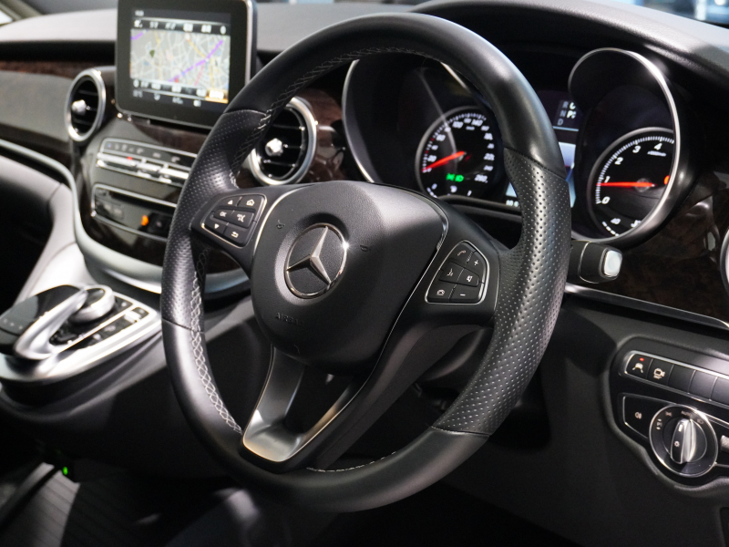 メルセデスベンツ Vクラス V260 ﾛﾝｸﾞ ﾚｰﾀﾞｰｾｰﾌﾃｨP 電動ﾊﾟｰﾃｰｼｮﾝ ﾌﾞﾗｳﾝﾚｻﾞｰｴｸﾞｾﾞｸﾃｨﾌﾞｼｰﾄ HDDﾅﾋﾞTV  自動ﾘｱｹﾞｰﾄ　2年保証