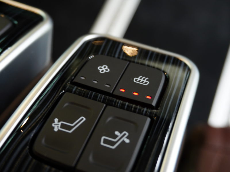 メルセデスベンツ Vクラス V260 ﾛﾝｸﾞ ﾚｰﾀﾞｰｾｰﾌﾃｨP 電動ﾊﾟｰﾃｰｼｮﾝ ﾌﾞﾗｳﾝﾚｻﾞｰｴｸﾞｾﾞｸﾃｨﾌﾞｼｰﾄ HDDﾅﾋﾞTV  自動ﾘｱｹﾞｰﾄ　2年保証