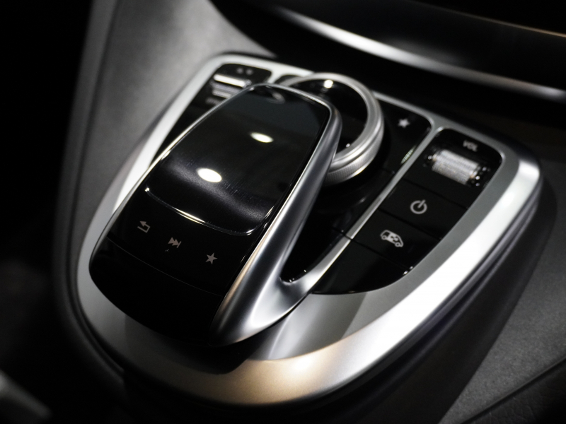 メルセデスベンツ Vクラス V260 ﾛﾝｸﾞ ﾚｰﾀﾞｰｾｰﾌﾃｨP 電動ﾊﾟｰﾃｰｼｮﾝ ﾌﾞﾗｳﾝﾚｻﾞｰｴｸﾞｾﾞｸﾃｨﾌﾞｼｰﾄ HDDﾅﾋﾞTV  自動ﾘｱｹﾞｰﾄ　2年保証