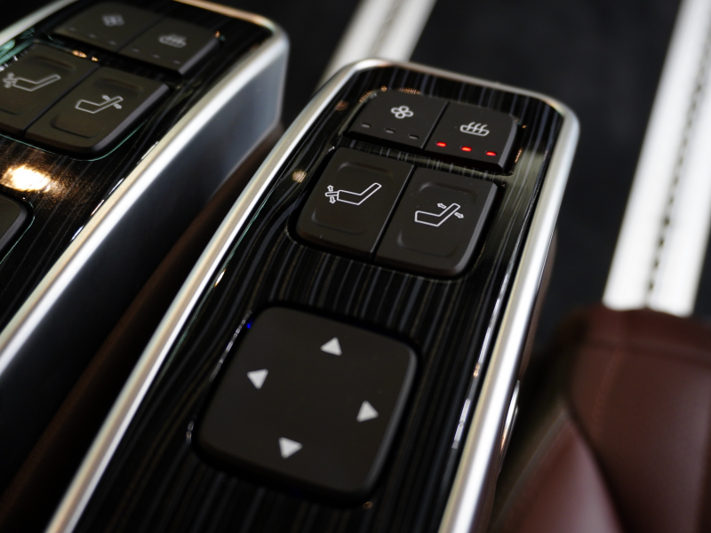 メルセデスベンツ Vクラス V260 ﾛﾝｸﾞ ﾚｰﾀﾞｰｾｰﾌﾃｨP 電動ﾊﾟｰﾃｰｼｮﾝ ﾌﾞﾗｳﾝﾚｻﾞｰｴｸﾞｾﾞｸﾃｨﾌﾞｼｰﾄ HDDﾅﾋﾞTV  自動ﾘｱｹﾞｰﾄ　2年保証