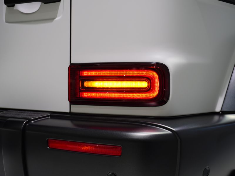 メルセデスベンツ Gクラス G400d ｴﾃﾞｨｼｮﾝﾏｸﾞﾉﾎﾜｲﾄ　正規D車 希少特別仕様 右H Meｺﾈｸﾄ ﾏﾇﾌｧｸﾄｩｰｱP 白革 ｻﾝﾙｰﾌ MBUXﾅﾋﾞTV ｱﾀﾞﾌﾟﾃｨﾌﾞﾀﾞﾝﾋﾟﾝｸﾞｼｽﾃﾑ 20AW 新車保証