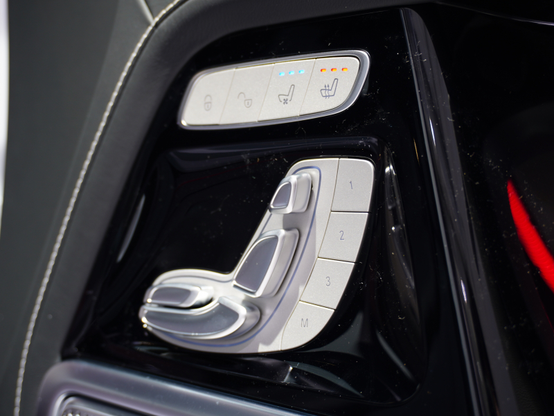 メルセデスベンツ Gクラス G400d ｴﾃﾞｨｼｮﾝﾏｸﾞﾉﾎﾜｲﾄ　正規D車 希少特別仕様 右H Meｺﾈｸﾄ ﾏﾇﾌｧｸﾄｩｰｱP 白革 ｻﾝﾙｰﾌ MBUXﾅﾋﾞTV ｱﾀﾞﾌﾟﾃｨﾌﾞﾀﾞﾝﾋﾟﾝｸﾞｼｽﾃﾑ 20AW 新車保証