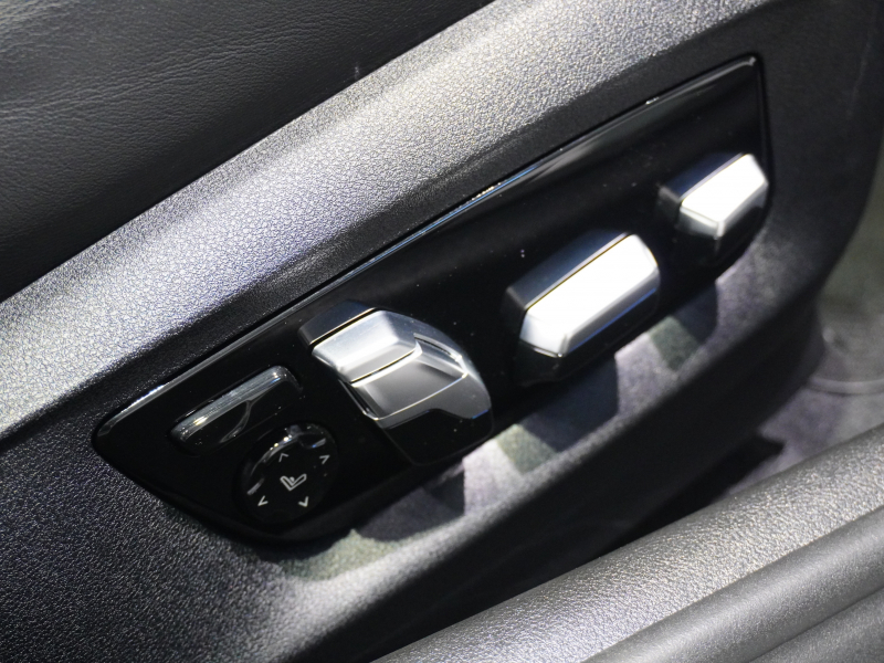 BMW Mシリーズ M5 4.4 M xDrive ｺﾝﾌｫｰﾄPKG　600ps ﾌﾞﾗｯｸﾒﾘﾉﾚｻﾞｰ ｶｰﾎﾞﾝﾙｰﾌ ﾅﾋﾞTV harman/kardon ﾍｯﾄﾞｱｯﾌﾟD ﾍﾞﾝﾁﾚｰｼｮﾝ Mｴｷｿﾞｰｽﾄ 20AW　2年保証