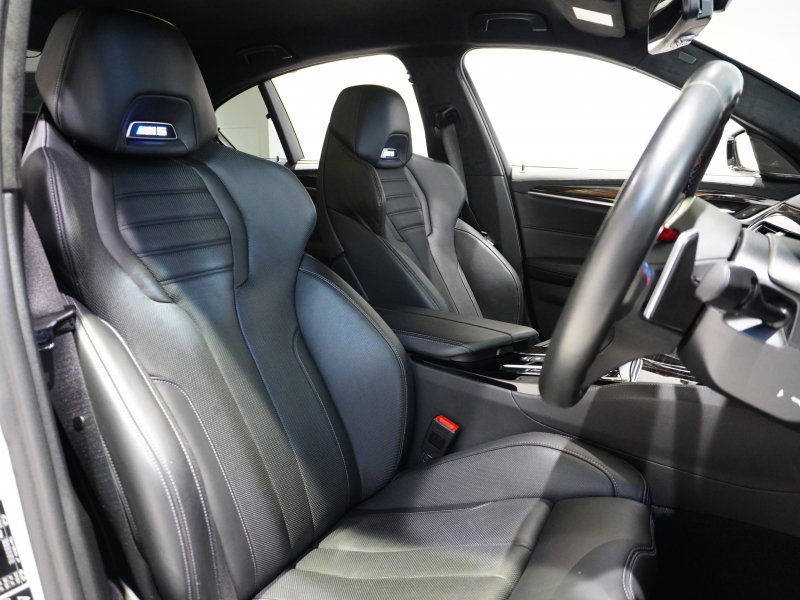 BMW Mシリーズ M5 4.4 M xDrive ｺﾝﾌｫｰﾄPKG　600ps ﾌﾞﾗｯｸﾒﾘﾉﾚｻﾞｰ ｶｰﾎﾞﾝﾙｰﾌ ﾅﾋﾞTV harman/kardon ﾍｯﾄﾞｱｯﾌﾟD ﾍﾞﾝﾁﾚｰｼｮﾝ Mｴｷｿﾞｰｽﾄ 20AW　2年保証
