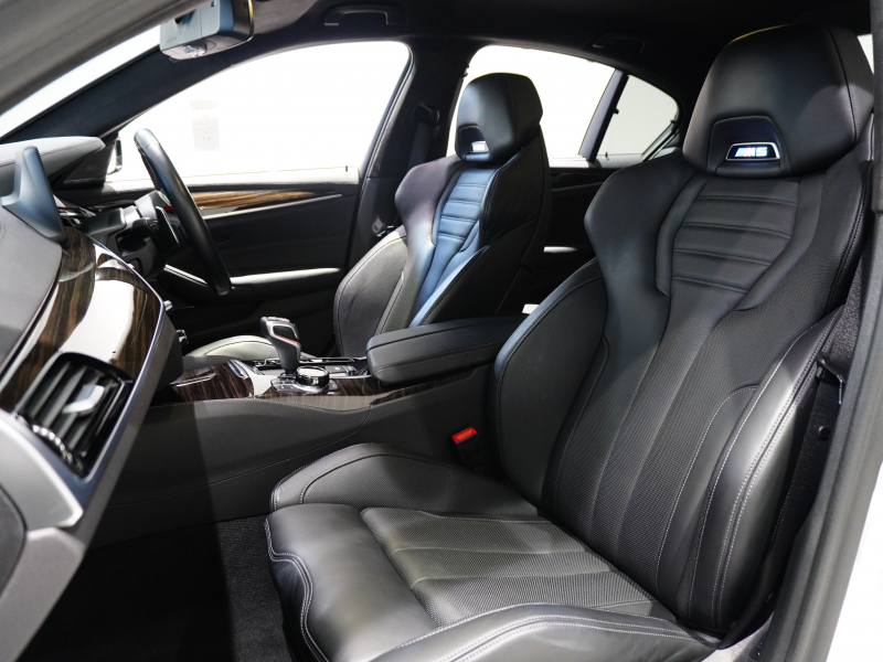 BMW Mシリーズ M5 4.4 M xDrive ｺﾝﾌｫｰﾄPKG　600ps ﾌﾞﾗｯｸﾒﾘﾉﾚｻﾞｰ ｶｰﾎﾞﾝﾙｰﾌ ﾅﾋﾞTV harman/kardon ﾍｯﾄﾞｱｯﾌﾟD ﾍﾞﾝﾁﾚｰｼｮﾝ Mｴｷｿﾞｰｽﾄ 20AW　2年保証
