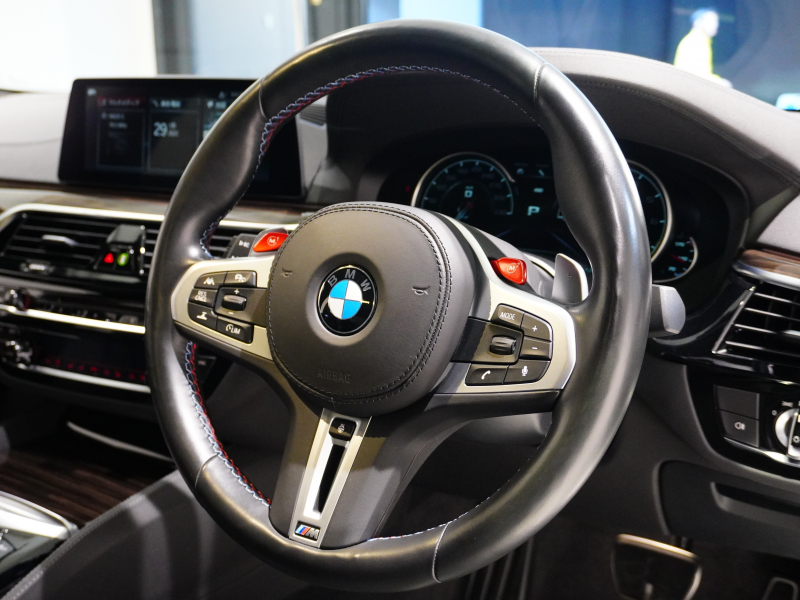 BMW Mシリーズ M5 4.4 M xDrive ｺﾝﾌｫｰﾄPKG　600ps ﾌﾞﾗｯｸﾒﾘﾉﾚｻﾞｰ ｶｰﾎﾞﾝﾙｰﾌ ﾅﾋﾞTV harman/kardon ﾍｯﾄﾞｱｯﾌﾟD ﾍﾞﾝﾁﾚｰｼｮﾝ Mｴｷｿﾞｰｽﾄ 20AW　2年保証