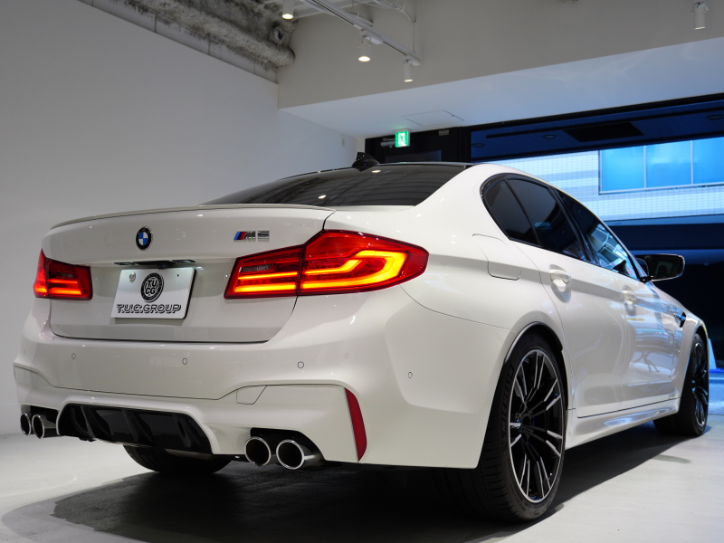 BMW Mシリーズ M5 4.4 M xDrive ｺﾝﾌｫｰﾄPKG　600ps ﾌﾞﾗｯｸﾒﾘﾉﾚｻﾞｰ ｶｰﾎﾞﾝﾙｰﾌ ﾅﾋﾞTV harman/kardon ﾍｯﾄﾞｱｯﾌﾟD ﾍﾞﾝﾁﾚｰｼｮﾝ Mｴｷｿﾞｰｽﾄ 20AW　2年保証
