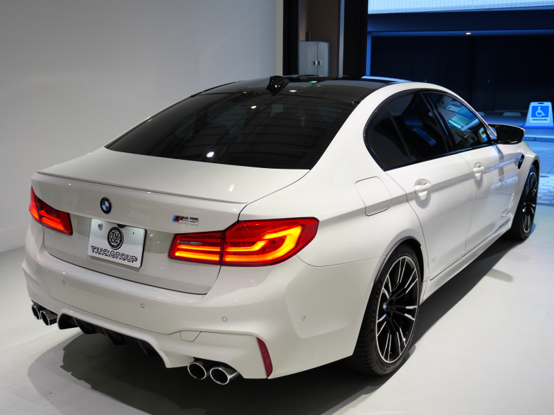 BMW Mシリーズ M5 4.4 M xDrive ｺﾝﾌｫｰﾄPKG　600ps ﾌﾞﾗｯｸﾒﾘﾉﾚｻﾞｰ ｶｰﾎﾞﾝﾙｰﾌ ﾅﾋﾞTV harman/kardon ﾍｯﾄﾞｱｯﾌﾟD ﾍﾞﾝﾁﾚｰｼｮﾝ Mｴｷｿﾞｰｽﾄ 20AW　2年保証