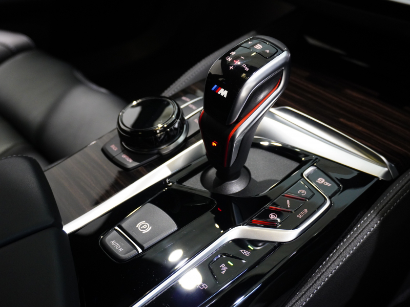 BMW Mシリーズ M5 4.4 M xDrive ｺﾝﾌｫｰﾄPKG　600ps ﾌﾞﾗｯｸﾒﾘﾉﾚｻﾞｰ ｶｰﾎﾞﾝﾙｰﾌ ﾅﾋﾞTV harman/kardon ﾍｯﾄﾞｱｯﾌﾟD ﾍﾞﾝﾁﾚｰｼｮﾝ Mｴｷｿﾞｰｽﾄ 20AW　2年保証