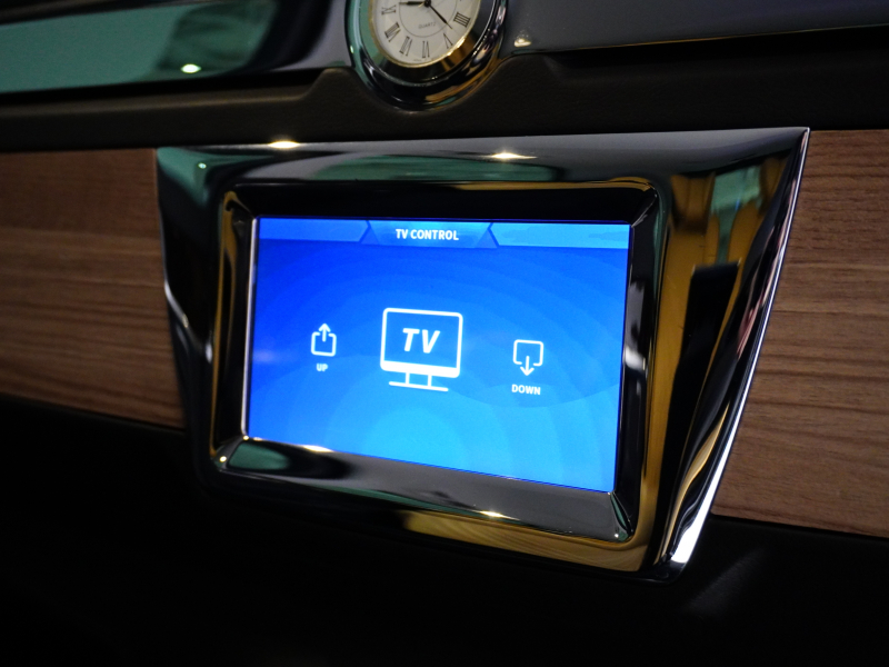 メルセデスベンツ Vクラス V220d AVG ﾛﾝｸﾞ　ﾏｲﾊﾞｯﾊ仕様 ｴｸﾞｾｸﾃｨﾌﾞｼｰﾄ TVﾓﾆﾀｰ付ﾊﾟｰﾃｰｼｮﾝ 専用ｺﾝﾄﾛｰﾙﾊﾟﾈﾙ 4人乗り　2年保証付