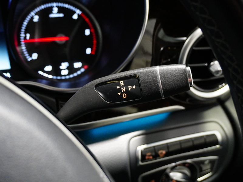 メルセデスベンツ Vクラス V220d AVG ﾛﾝｸﾞ　ﾏｲﾊﾞｯﾊ仕様 ｴｸﾞｾｸﾃｨﾌﾞｼｰﾄ TVﾓﾆﾀｰ付ﾊﾟｰﾃｰｼｮﾝ 専用ｺﾝﾄﾛｰﾙﾊﾟﾈﾙ 4人乗り　2年保証付