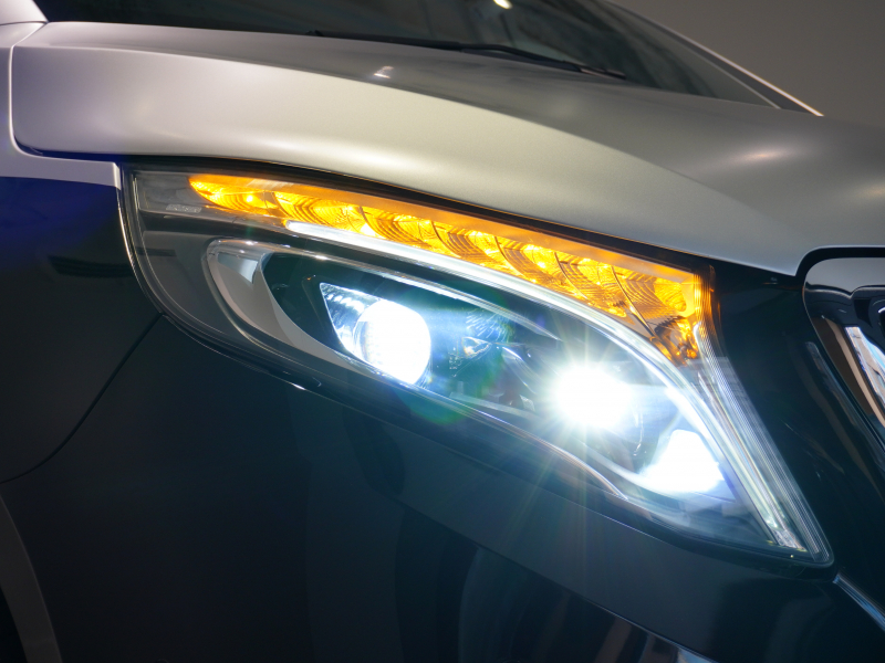 メルセデスベンツ Vクラス V220d AVG ﾛﾝｸﾞ　ﾏｲﾊﾞｯﾊ仕様 ｴｸﾞｾｸﾃｨﾌﾞｼｰﾄ TVﾓﾆﾀｰ付ﾊﾟｰﾃｰｼｮﾝ 専用ｺﾝﾄﾛｰﾙﾊﾟﾈﾙ 4人乗り　2年保証付