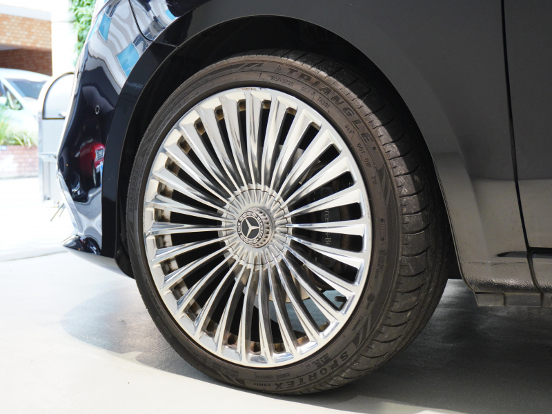 メルセデスベンツ Vクラス V220d AVG ﾛﾝｸﾞ　ﾏｲﾊﾞｯﾊ仕様 ｴｸﾞｾｸﾃｨﾌﾞｼｰﾄ TVﾓﾆﾀｰ付ﾊﾟｰﾃｰｼｮﾝ 専用ｺﾝﾄﾛｰﾙﾊﾟﾈﾙ 4人乗り　2年保証付