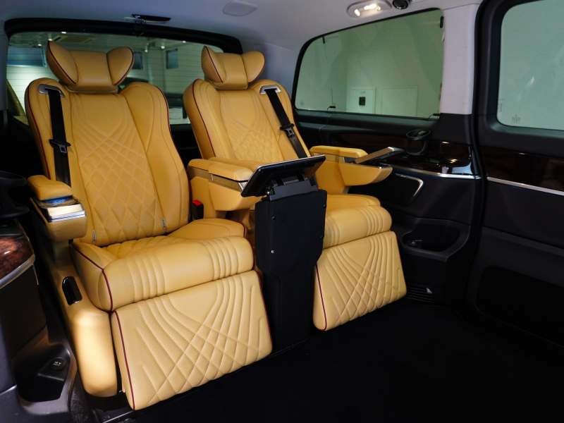 メルセデスベンツ Vクラス V220d AVG ﾛﾝｸﾞ　ﾏｲﾊﾞｯﾊ仕様 ｴｸﾞｾｸﾃｨﾌﾞｼｰﾄ TVﾓﾆﾀｰ付ﾊﾟｰﾃｰｼｮﾝ 専用ｺﾝﾄﾛｰﾙﾊﾟﾈﾙ 4人乗り　2年保証付