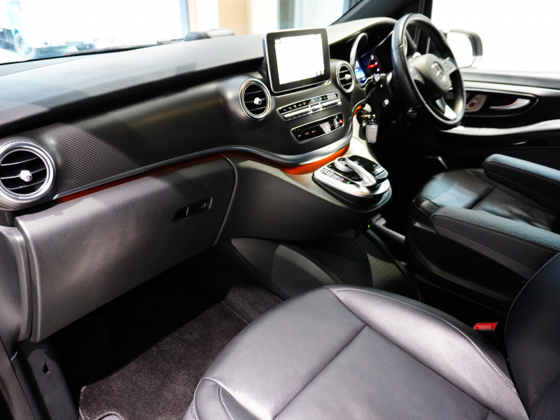 メルセデスベンツ Vクラス V220dｽﾎﾟｰﾂ ﾛﾝｸﾞ ﾚｰﾀﾞｰP　ﾏｲﾊﾞｯﾊ仕様 ｴｸﾞｾｸﾃｨﾌﾞｼｰﾄ TVﾓﾆﾀｰ付ﾊﾟｰﾃｰｼｮﾝ ﾊﾟﾉﾗﾏSR 4人乗り　2年保証付