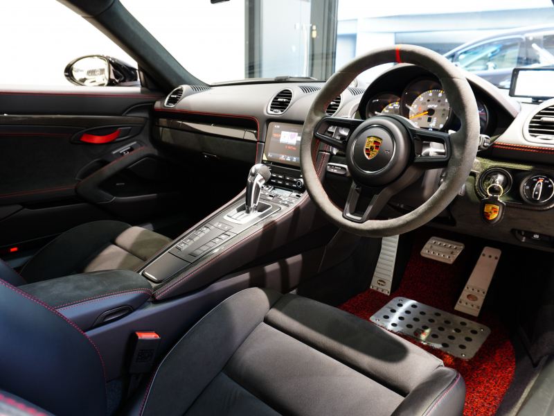 ポルシェ 718 ケイマン GT4 PDK　RHD ｽﾎﾟｰﾂｸﾛﾉPKG　1ｵｰﾅｰ 正規D車 Race-Tex&ｶｰﾎﾞﾝｲﾝﾃﾘｱ 18wayｱﾀﾞﾌﾟﾃｨﾌﾞｼｰﾄ PCMﾅﾋﾞ Bｶﾒﾗ BOSEｻｳﾝﾄﾞ LEDﾍｯﾄﾞﾗｲﾄ PDLS Plus 電格ﾐﾗｰ 20AW　新車保証