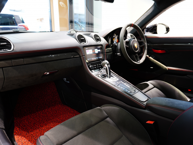 ポルシェ 718 ケイマン GT4 PDK　RHD ｽﾎﾟｰﾂｸﾛﾉPKG　1ｵｰﾅｰ 正規D車 Race-Tex&ｶｰﾎﾞﾝｲﾝﾃﾘｱ 18wayｱﾀﾞﾌﾟﾃｨﾌﾞｼｰﾄ PCMﾅﾋﾞ Bｶﾒﾗ BOSEｻｳﾝﾄﾞ LEDﾍｯﾄﾞﾗｲﾄ PDLS Plus 電格ﾐﾗｰ 20AW　新車保証