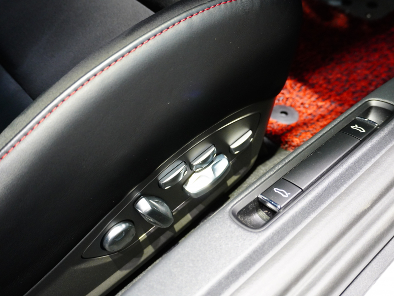 ポルシェ 718 ケイマン GT4 PDK　RHD ｽﾎﾟｰﾂｸﾛﾉPKG　1ｵｰﾅｰ 正規D車 Race-Tex&ｶｰﾎﾞﾝｲﾝﾃﾘｱ 18wayｱﾀﾞﾌﾟﾃｨﾌﾞｼｰﾄ PCMﾅﾋﾞ Bｶﾒﾗ BOSEｻｳﾝﾄﾞ LEDﾍｯﾄﾞﾗｲﾄ PDLS Plus 電格ﾐﾗｰ 20AW　新車保証