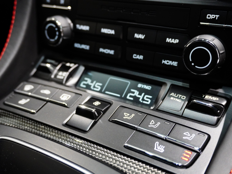 ポルシェ 718 ケイマン GT4 PDK　RHD ｽﾎﾟｰﾂｸﾛﾉPKG　1ｵｰﾅｰ 正規D車 Race-Tex&ｶｰﾎﾞﾝｲﾝﾃﾘｱ 18wayｱﾀﾞﾌﾟﾃｨﾌﾞｼｰﾄ PCMﾅﾋﾞ Bｶﾒﾗ BOSEｻｳﾝﾄﾞ LEDﾍｯﾄﾞﾗｲﾄ PDLS Plus 電格ﾐﾗｰ 20AW　新車保証