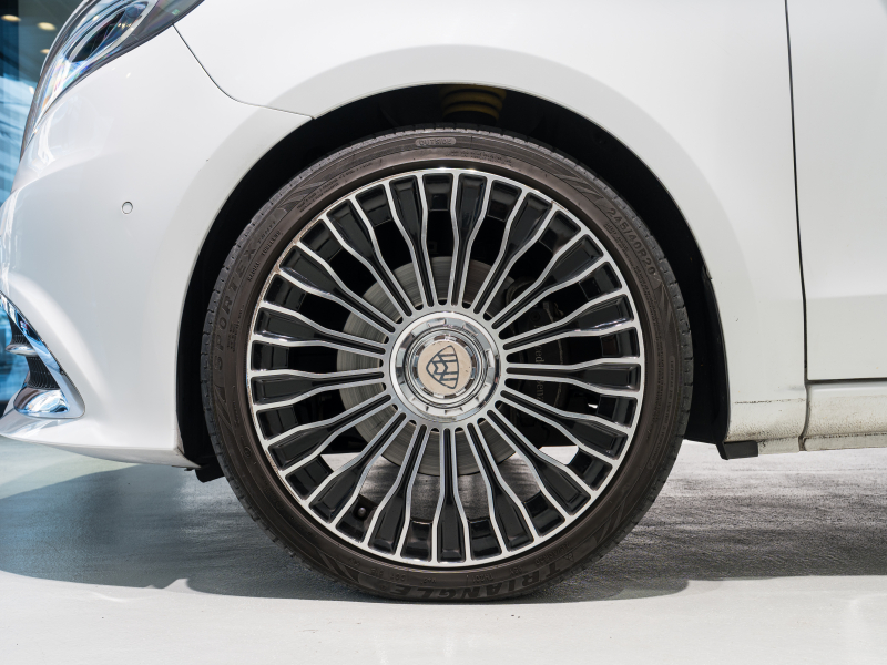 メルセデスベンツ Vクラス V220d AVG ロング レーダーP マイバッハ仕様 エグセクティブシート TVモニター付パーテーション パノラマSR 4人乗り 2年保証付