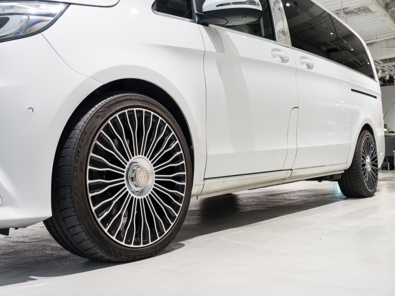 メルセデスベンツ Vクラス V220d AVG ロング レーダーP マイバッハ仕様 エグセクティブシート TVモニター付パーテーション パノラマSR 4人乗り 2年保証付