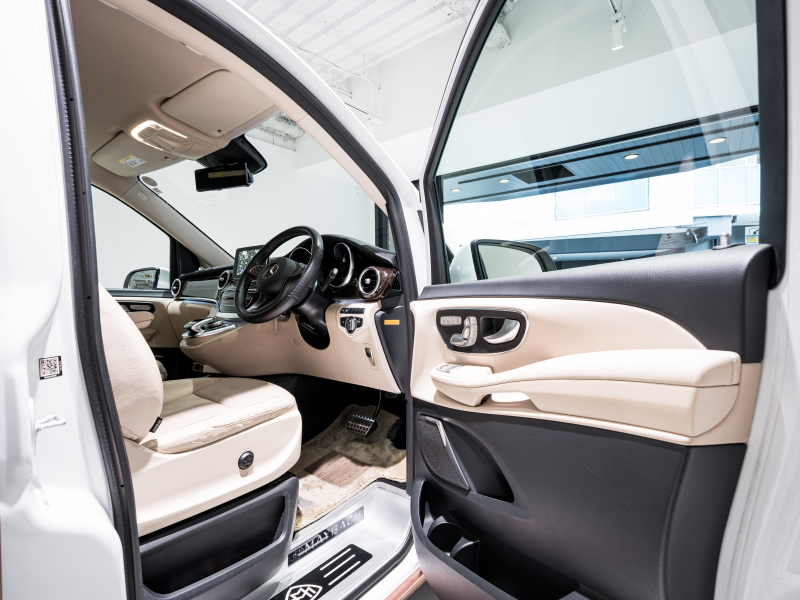 メルセデスベンツ Vクラス V220d AVG ロング レーダーP マイバッハ仕様 エグセクティブシート TVモニター付パーテーション パノラマSR 4人乗り 2年保証付