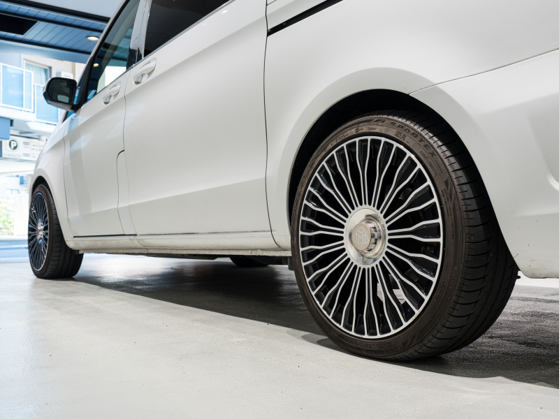 メルセデスベンツ Vクラス V220d AVG ロング レーダーP マイバッハ仕様 エグセクティブシート TVモニター付パーテーション パノラマSR 4人乗り 2年保証付