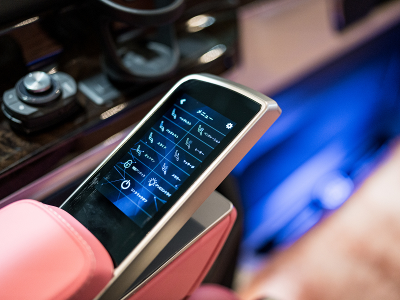 メルセデスベンツ Vクラス V220d AVG ロング レーダーP マイバッハ仕様 エグセクティブシート TVモニター付パーテーション パノラマSR 4人乗り 2年保証付