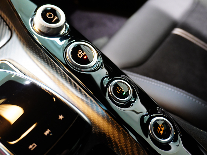 AMG GT R　AMGｶｰﾎﾞﾝｾﾗﾐｯｸﾌﾞﾚｰｷ ﾌﾙﾚｻﾞｰPKG　正規D車 ｷｰﾚｽｺﾞｰ ﾚｶﾛｼｰﾄ 純正ﾅﾋﾞTV Bｶﾒﾗ AMGﾊﾟﾌｫｰﾏﾝｽEX LEDﾍｯﾄﾞﾗｲﾄ ﾛﾍﾞﾙﾀﾘﾌﾀｰ OP19/20AW　2年保証付