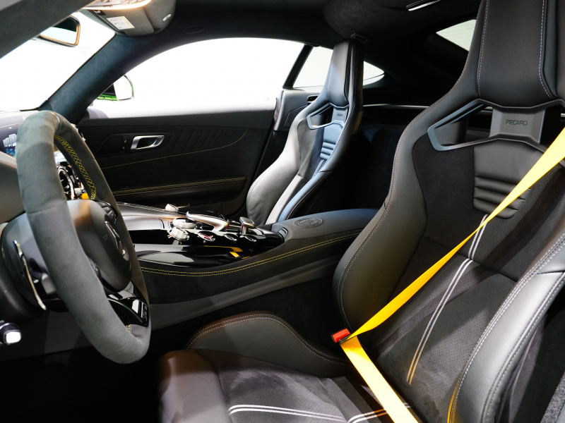 AMG GT R　AMGｶｰﾎﾞﾝｾﾗﾐｯｸﾌﾞﾚｰｷ ﾌﾙﾚｻﾞｰPKG　正規D車 ｷｰﾚｽｺﾞｰ ﾚｶﾛｼｰﾄ 純正ﾅﾋﾞTV Bｶﾒﾗ AMGﾊﾟﾌｫｰﾏﾝｽEX LEDﾍｯﾄﾞﾗｲﾄ ﾛﾍﾞﾙﾀﾘﾌﾀｰ OP19/20AW　2年保証付