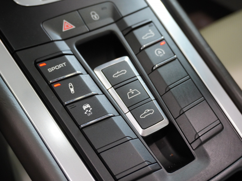 ポルシェ 911(Type991) ｶﾚﾗSｶﾌﾞﾘｵﾚ　MY13 ｸﾞﾚｰ革 ﾍﾞﾝﾁﾚｰﾀｰ ｶﾛｯﾂｪﾘｱSDﾅﾋﾞ BOSEｻｳﾝﾄﾞ PASM ﾊﾟﾜｸﾗﾏﾌﾗｰ ﾌﾙﾗｯﾋﾟﾝｸﾞ　2年保証付