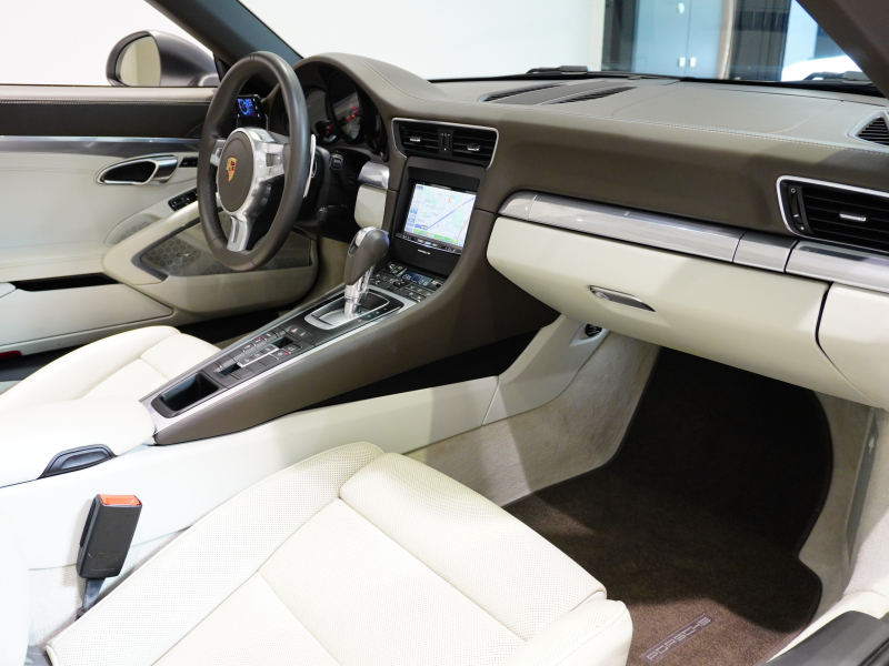 ポルシェ 911(Type991) ｶﾚﾗSｶﾌﾞﾘｵﾚ　MY13 ｸﾞﾚｰ革 ﾍﾞﾝﾁﾚｰﾀｰ ｶﾛｯﾂｪﾘｱSDﾅﾋﾞ BOSEｻｳﾝﾄﾞ PASM ﾊﾟﾜｸﾗﾏﾌﾗｰ ﾌﾙﾗｯﾋﾟﾝｸﾞ　2年保証付