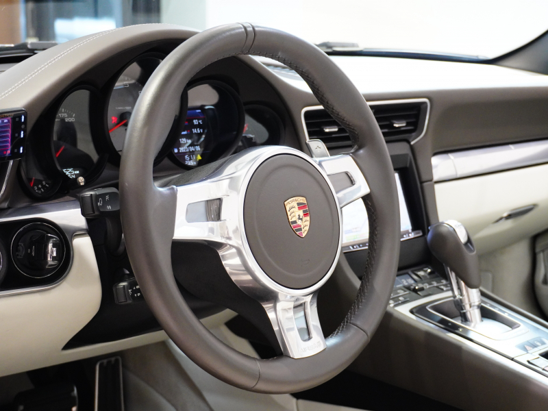 ポルシェ 911(Type991) ｶﾚﾗSｶﾌﾞﾘｵﾚ　MY13 ｸﾞﾚｰ革 ﾍﾞﾝﾁﾚｰﾀｰ ｶﾛｯﾂｪﾘｱSDﾅﾋﾞ BOSEｻｳﾝﾄﾞ PASM ﾊﾟﾜｸﾗﾏﾌﾗｰ ﾌﾙﾗｯﾋﾟﾝｸﾞ　2年保証付