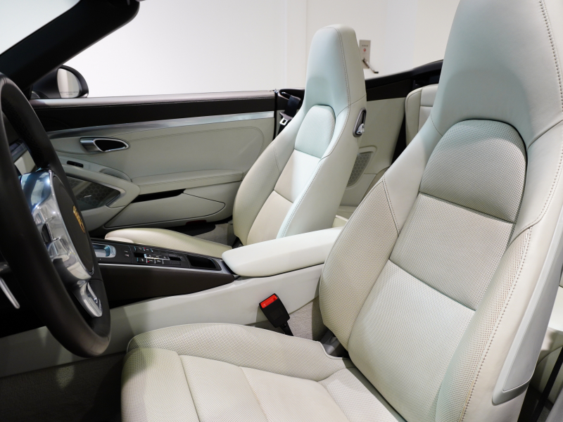 ポルシェ 911(Type991) ｶﾚﾗSｶﾌﾞﾘｵﾚ　MY13 ｸﾞﾚｰ革 ﾍﾞﾝﾁﾚｰﾀｰ ｶﾛｯﾂｪﾘｱSDﾅﾋﾞ BOSEｻｳﾝﾄﾞ PASM ﾊﾟﾜｸﾗﾏﾌﾗｰ ﾌﾙﾗｯﾋﾟﾝｸﾞ　2年保証付