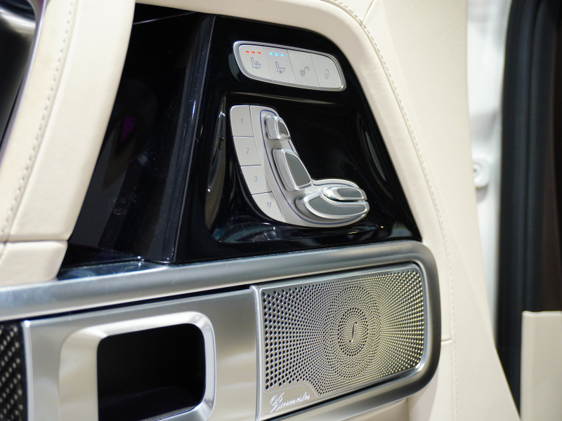 AMG Gクラス G63 AMGﾚｻﾞｰｴｸｽｸﾙｰｼﾌﾞPKG　正規D車 1ｵｰﾅｰ 左H Meｺﾈｸﾄ ﾏｷｱｰﾄﾍﾞｰｼﾞｭ革 ｻﾝﾙｰﾌ 純正ﾅﾋﾞTV Burmester AMGﾊﾟﾌｫｰﾏﾝｽEX AMG22ｲﾝﾁAW　2年保証