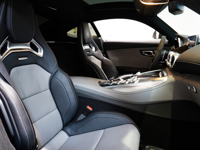 AMG GT C ﾌﾙﾚｻﾞｰPKG　正規D車 557PS 黒革 ﾍﾞﾝﾁﾚｰﾀｰ  ﾊﾟﾉﾗﾏｶﾞﾗｽﾙｰﾌ 純正ﾅﾋﾞTV Bｶﾒﾗ Burmesterﾊｲｴﾝﾄﾞ AMGﾊﾟﾌｫｰﾏﾝｽEX OPｶﾗｰ　2年保証