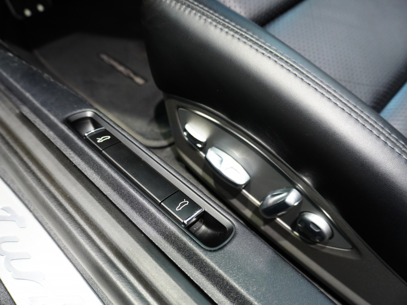 ポルシェ 911(Type991) ﾀｰﾎﾞｶﾌﾞﾘｵﾚ ｽﾎﾟｰﾂｸﾛﾉPKG　正規D車 左H ﾌﾙﾚｻﾞｰｲﾝﾃﾘｱ 黒革 ﾅﾋﾞTV BOSEｻｳﾝﾄﾞ PASM 20ｲﾝﾁAW　2年保証付