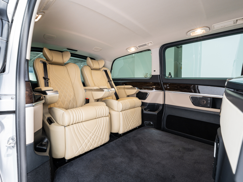 メルセデスベンツ Vクラス V220d AVG ﾛﾝｸﾞ ﾚｰﾀﾞｰP　ﾏｲﾊﾞｯﾊ仕様 ｴｸﾞｾｸﾃｨﾌﾞｼｰﾄ TVﾓﾆﾀｰ付ﾊﾟｰﾃｰｼｮﾝ 4人乗り　2年保証付