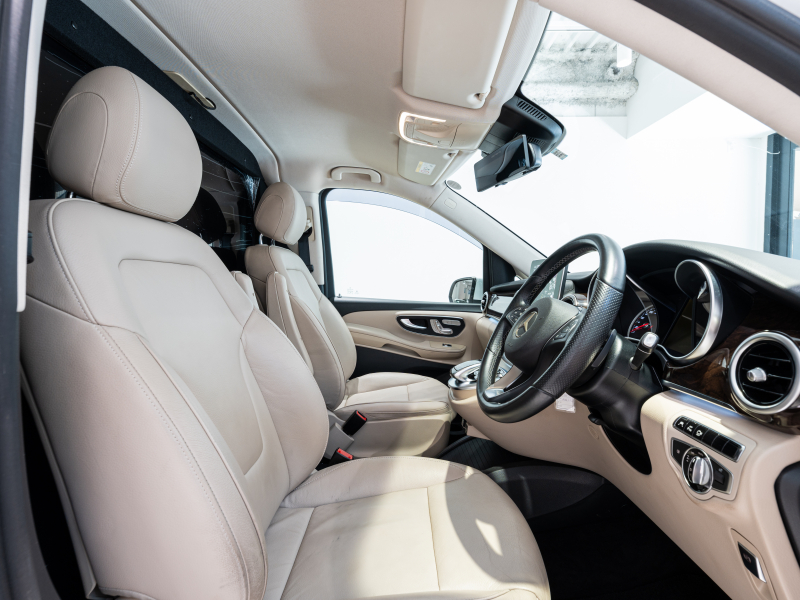 メルセデスベンツ Vクラス V220d AVG ﾛﾝｸﾞ ﾚｰﾀﾞｰP　ﾏｲﾊﾞｯﾊ仕様 ｴｸﾞｾｸﾃｨﾌﾞｼｰﾄ TVﾓﾆﾀｰ付ﾊﾟｰﾃｰｼｮﾝ 4人乗り　2年保証付