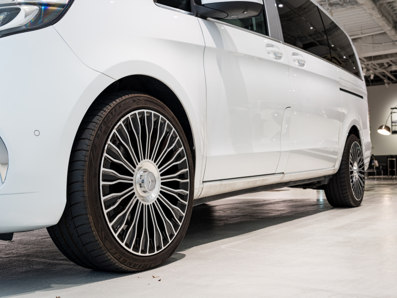 メルセデスベンツ Vクラス V220d AVG ﾛﾝｸﾞ ﾚｰﾀﾞｰP　ﾏｲﾊﾞｯﾊ仕様 ｴｸﾞｾｸﾃｨﾌﾞｼｰﾄ TVﾓﾆﾀｰ付ﾊﾟｰﾃｰｼｮﾝ 4人乗り　2年保証付