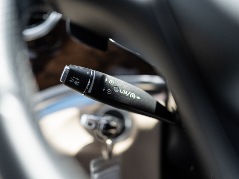 メルセデスベンツ Vクラス V220d AVG ﾛﾝｸﾞ ﾚｰﾀﾞｰP　ﾏｲﾊﾞｯﾊ仕様 ｴｸﾞｾｸﾃｨﾌﾞｼｰﾄ TVﾓﾆﾀｰ付ﾊﾟｰﾃｰｼｮﾝ 4人乗り　2年保証付