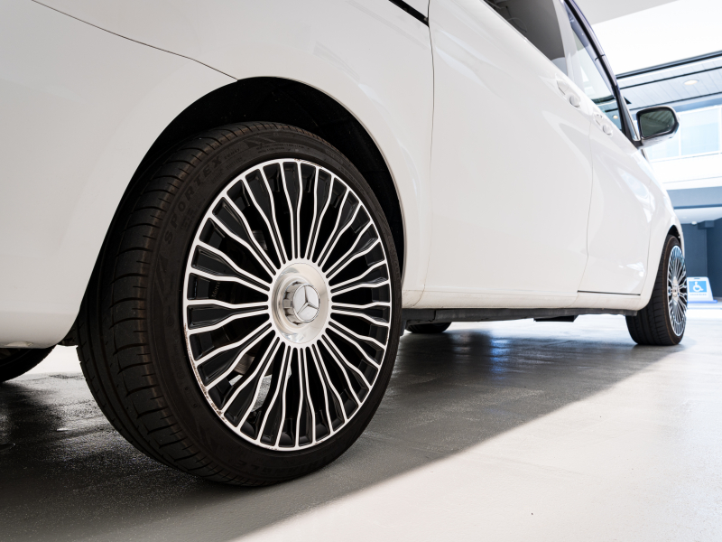 メルセデスベンツ Vクラス V220d AVG ﾛﾝｸﾞ ﾚｰﾀﾞｰP　ﾏｲﾊﾞｯﾊ仕様 ｴｸﾞｾｸﾃｨﾌﾞｼｰﾄ TVﾓﾆﾀｰ付ﾊﾟｰﾃｰｼｮﾝ 4人乗り　2年保証付