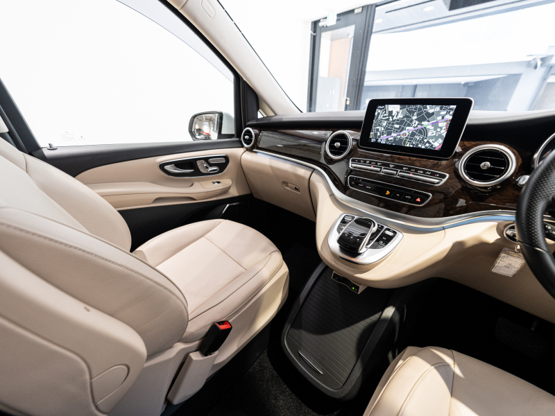 メルセデスベンツ Vクラス V220d AVG ﾛﾝｸﾞ ﾚｰﾀﾞｰP　ﾏｲﾊﾞｯﾊ仕様 ｴｸﾞｾｸﾃｨﾌﾞｼｰﾄ TVﾓﾆﾀｰ付ﾊﾟｰﾃｰｼｮﾝ 4人乗り　2年保証付