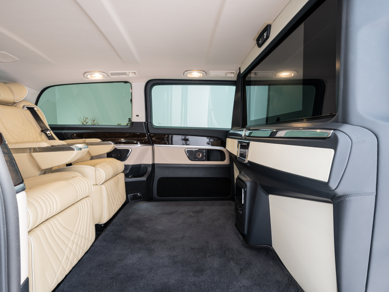 メルセデスベンツ Vクラス V220d AVG ﾛﾝｸﾞ ﾚｰﾀﾞｰP　ﾏｲﾊﾞｯﾊ仕様 ｴｸﾞｾｸﾃｨﾌﾞｼｰﾄ TVﾓﾆﾀｰ付ﾊﾟｰﾃｰｼｮﾝ 4人乗り　2年保証付