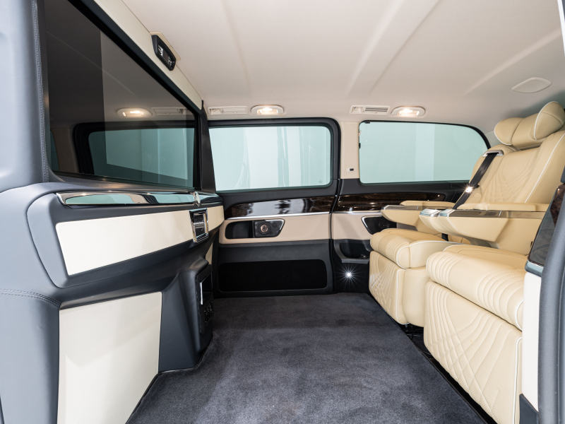 メルセデスベンツ Vクラス V220d AVG ﾛﾝｸﾞ ﾚｰﾀﾞｰP　ﾏｲﾊﾞｯﾊ仕様 ｴｸﾞｾｸﾃｨﾌﾞｼｰﾄ TVﾓﾆﾀｰ付ﾊﾟｰﾃｰｼｮﾝ 4人乗り　2年保証付