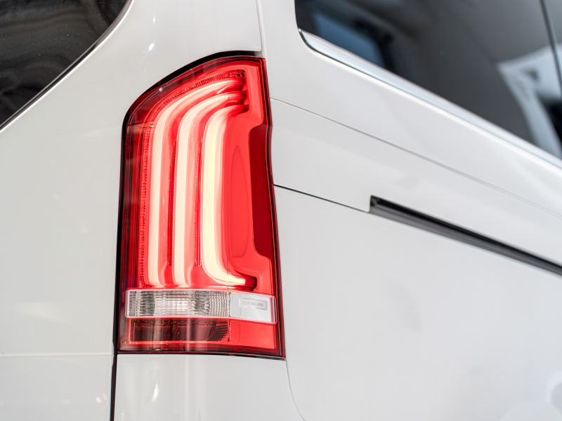 メルセデスベンツ Vクラス V220d AVG ﾛﾝｸﾞ ﾚｰﾀﾞｰP　ﾏｲﾊﾞｯﾊ仕様 ｴｸﾞｾｸﾃｨﾌﾞｼｰﾄ TVﾓﾆﾀｰ付ﾊﾟｰﾃｰｼｮﾝ 4人乗り　2年保証付