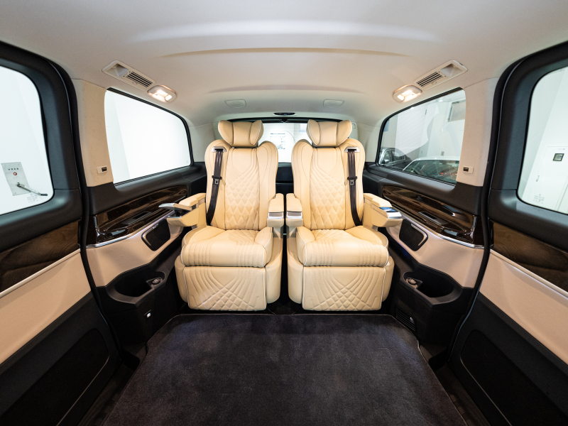 メルセデスベンツ Vクラス V220d AVG ﾛﾝｸﾞ ﾚｰﾀﾞｰP　ﾏｲﾊﾞｯﾊ仕様 ｴｸﾞｾｸﾃｨﾌﾞｼｰﾄ TVﾓﾆﾀｰ付ﾊﾟｰﾃｰｼｮﾝ 4人乗り　2年保証付