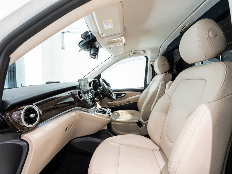 メルセデスベンツ Vクラス V220d AVG ﾛﾝｸﾞ ﾚｰﾀﾞｰP　ﾏｲﾊﾞｯﾊ仕様 ｴｸﾞｾｸﾃｨﾌﾞｼｰﾄ TVﾓﾆﾀｰ付ﾊﾟｰﾃｰｼｮﾝ 4人乗り　2年保証付